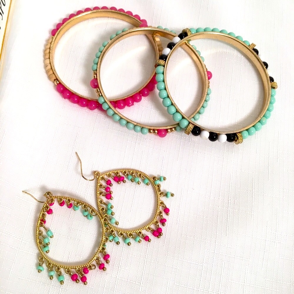 ❤️/$5- ADD ON: Earrings & Bracelet Set